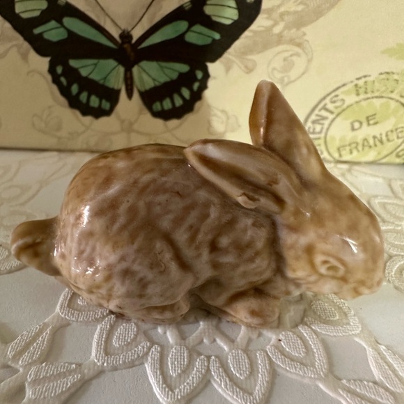 Wade England Other - 🔵3/$10 Wade Whimsies Red Rose Tea Figurine ‘Rabbit’ (ears apart)